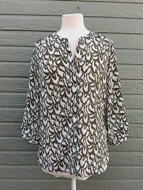 JACHS Girlfriend Olive & White Printed V-Neck Peasant Blouse